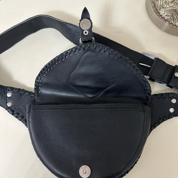 Milwaukee Leather Bag - Picture 7 of 9